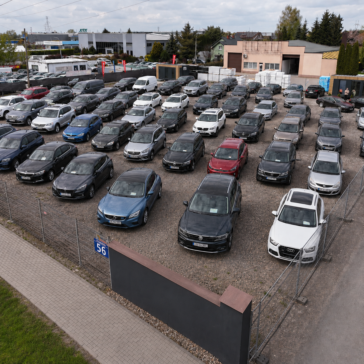 Showroom BID BIDDERS w Jawczycach pod Warszawą — auta z USA dostępne od ręki